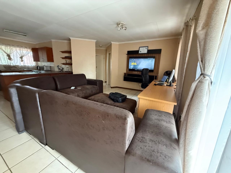2 Bedroom Property for Sale in Rustenburg Central North West